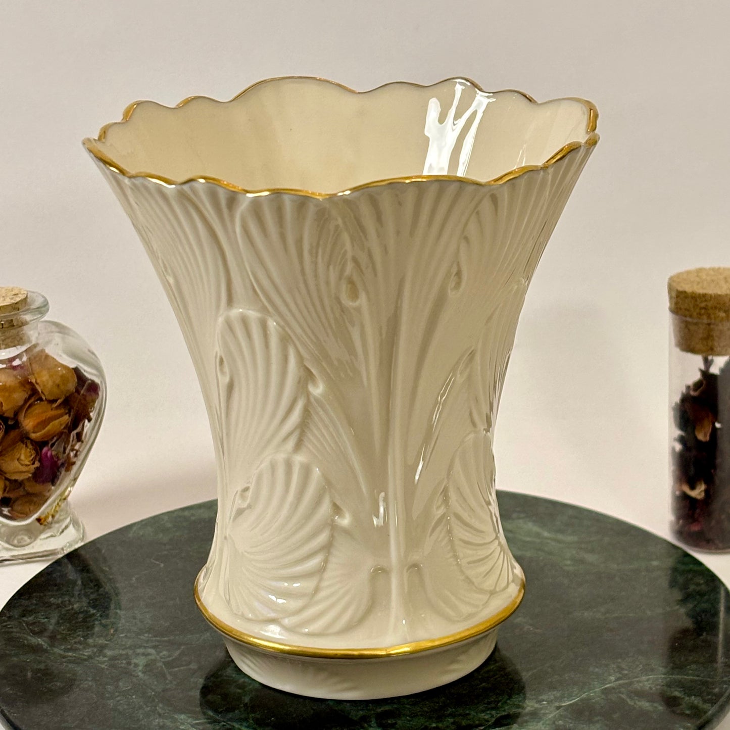 Lenox Cranford Ivory Porcelain Vase ~ Vintage |⋆˙⟡ |  Scalloped Rim & 24K Gold Trim