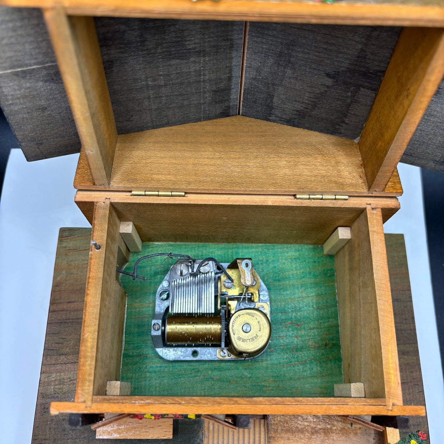 Vintage Swiss Reuge Chalet Music Box ⋆˙⟡ Edelweiss