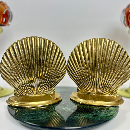 Vintage Brass Shell Bookends | ⋆˙⟡| Pair by Prize Products