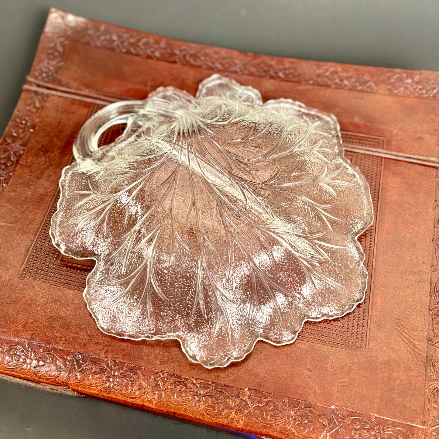 Indiana Glass Pebble Leaf Serving Dish, Vintage |⋆˙⟡ | Clear Glass Cabbage Leaf Relish Tray