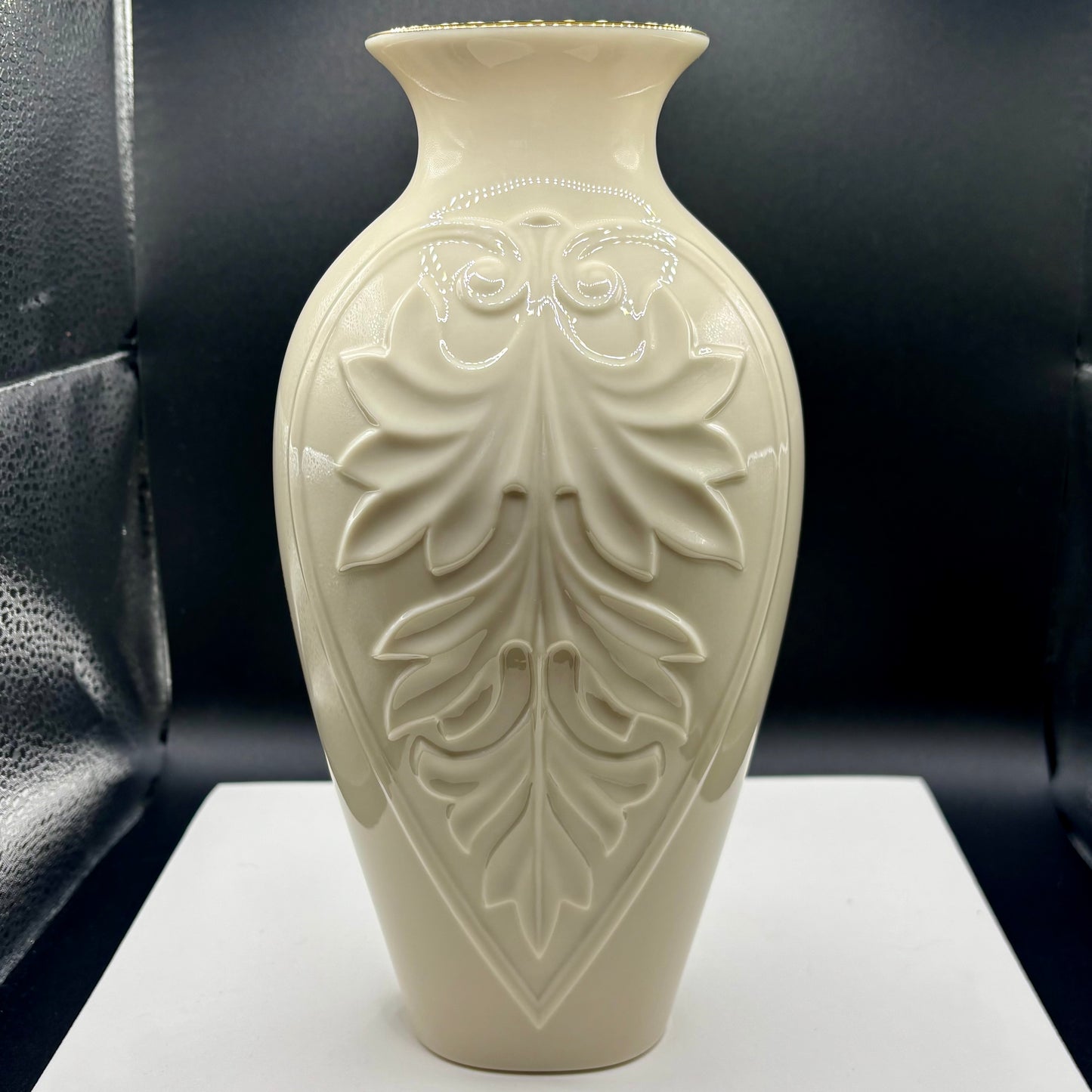 Lenox Ivory Porcelain Vase ⋆˙⟡ Gold Trim