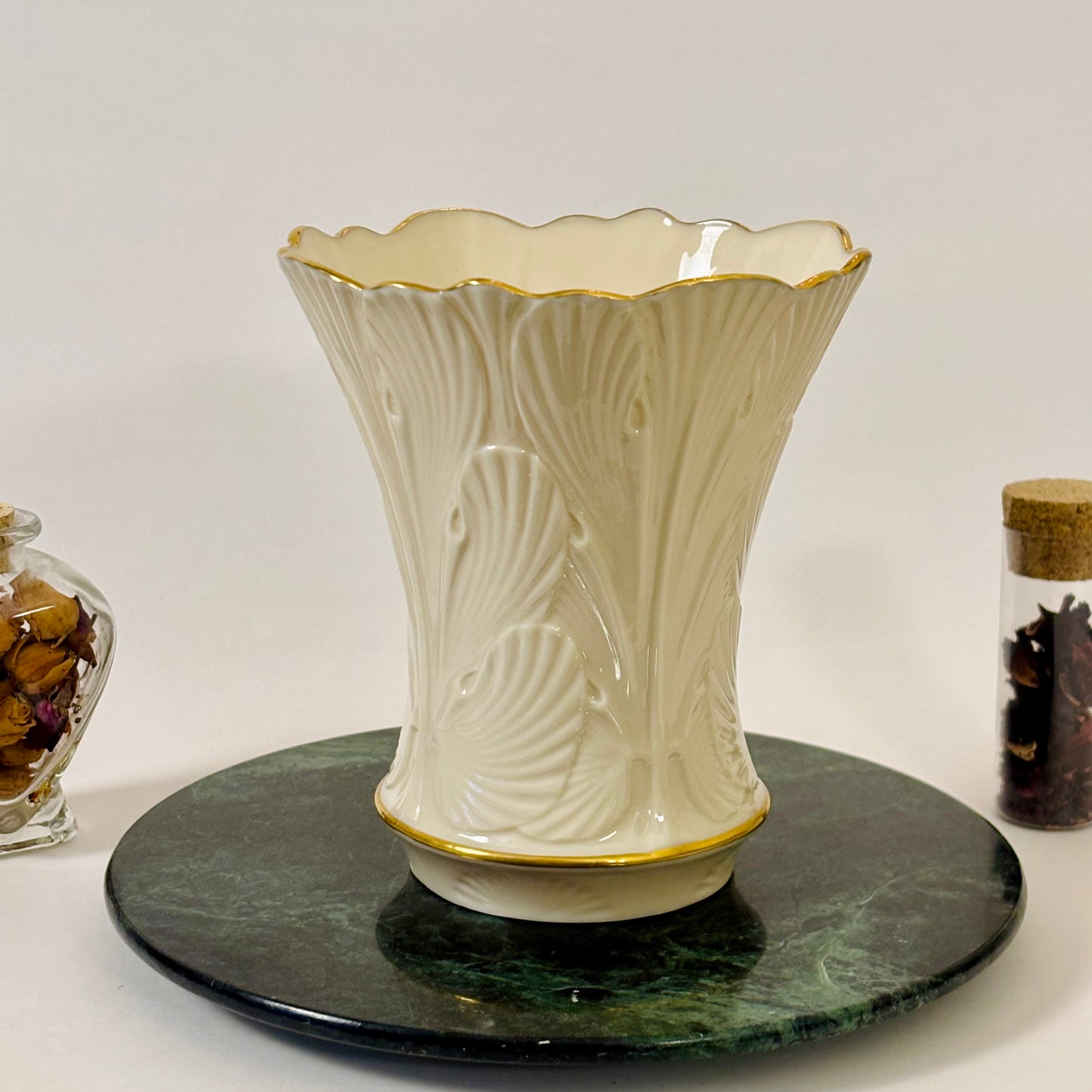 Lenox Cranford Ivory Porcelain Vase ~ Vintage |⋆˙⟡ |  Scalloped Rim & 24K Gold Trim