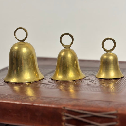 Vintage Brass Bell Set of 3 |⋆˙⟡ | Graduated Hanging Bells / Rustic Decor / Cottage or Holiday Accent