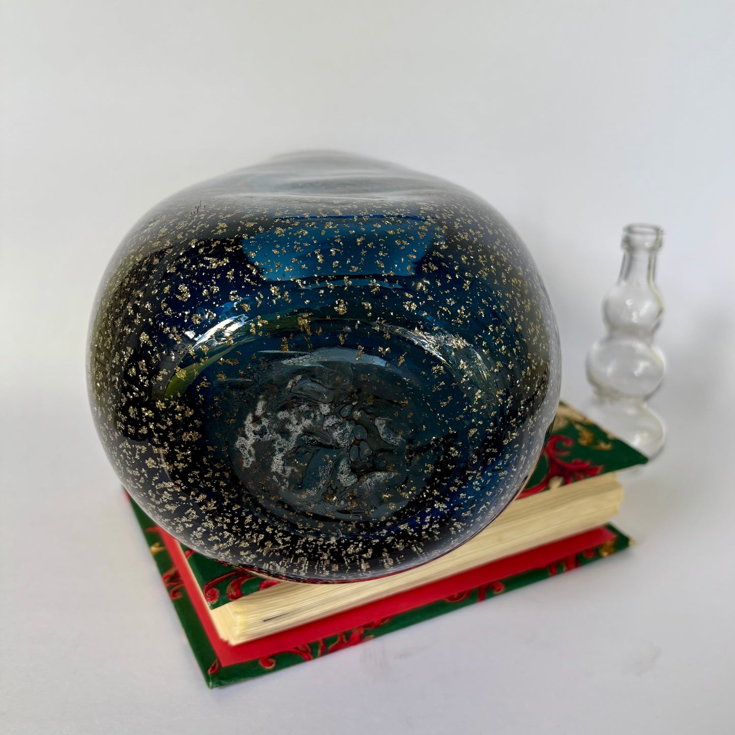 Vintage Hand-Blown Navy Blue & Gold Flake Glass Vase |⋆˙⟡ | Murano Style