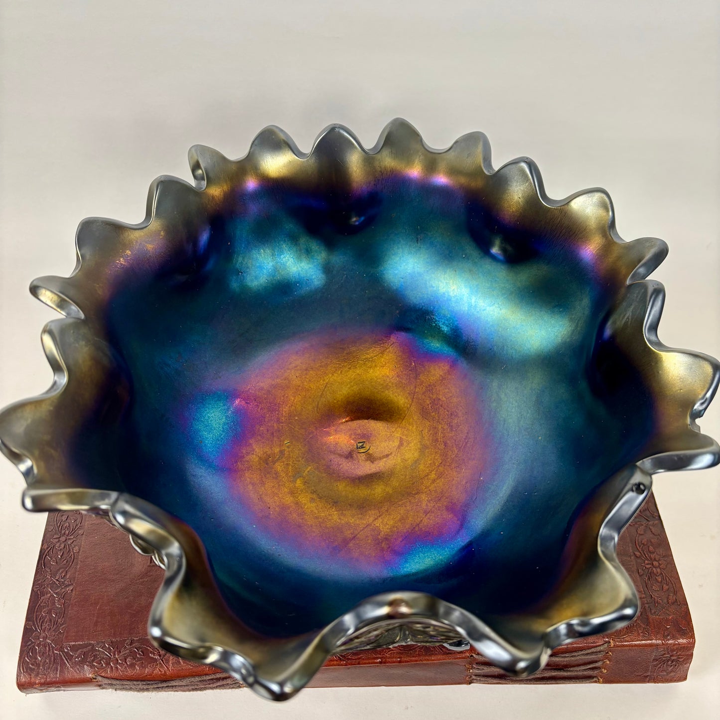 Antique Northwood Grape Cable Amethyst Iridescent Carnival Glass |⋆˙⟡| Footed Centerpiece Bowl, Early 20th-century